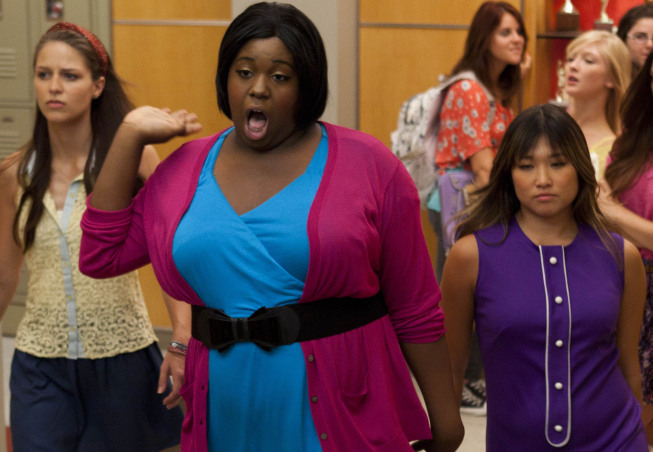 Still of Melissa Benoist, Jenna Ushkowitz and Alex Newell in Glee (2009)