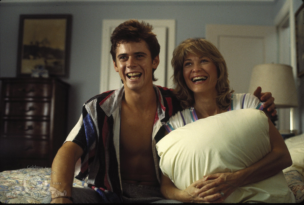 Still of C. Thomas Howell and Dee Wallace in Secret Admirer (1985)