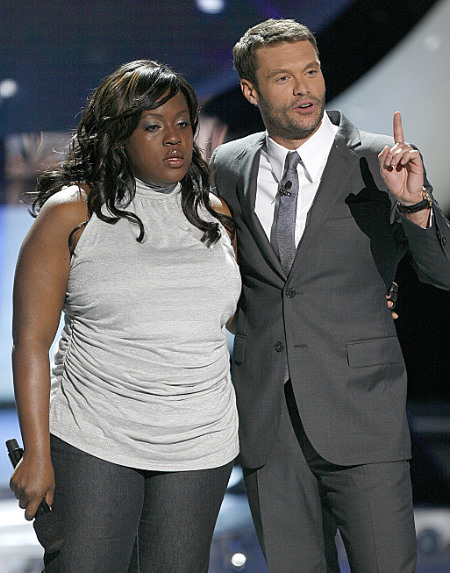 Still of Ryan Seacrest and LaKisha Jones in American Idol: The Search for a Superstar (2002)