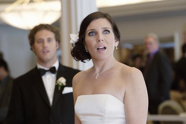 Still of June Diane Raphael and T.J. Miller in Happy Endings (2011)