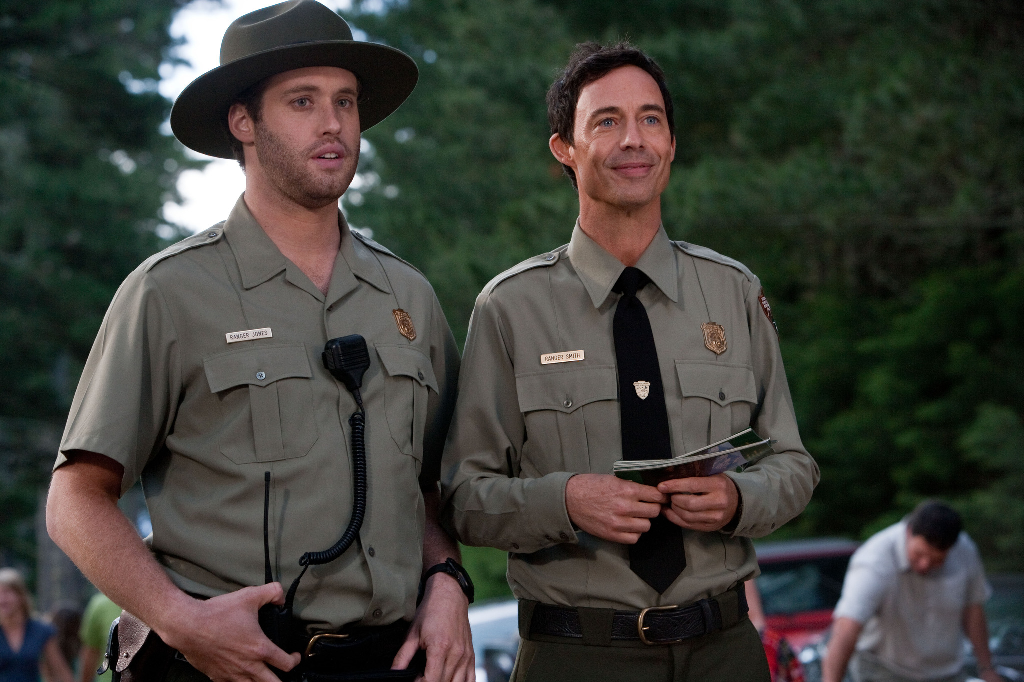 Still of Tom Cavanagh and T.J. Miller in Meskiukas Jogis (2010)