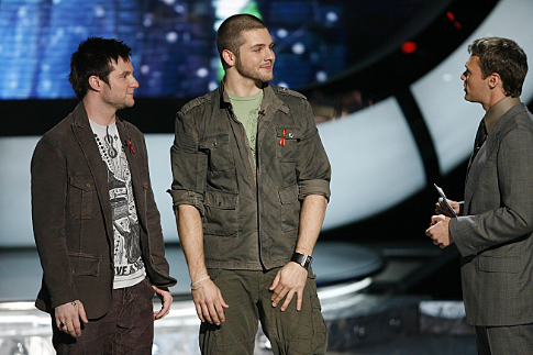 Still of Ryan Seacrest, Blake Lewis and Chris Richardson in American Idol: The Search for a Superstar (2002)