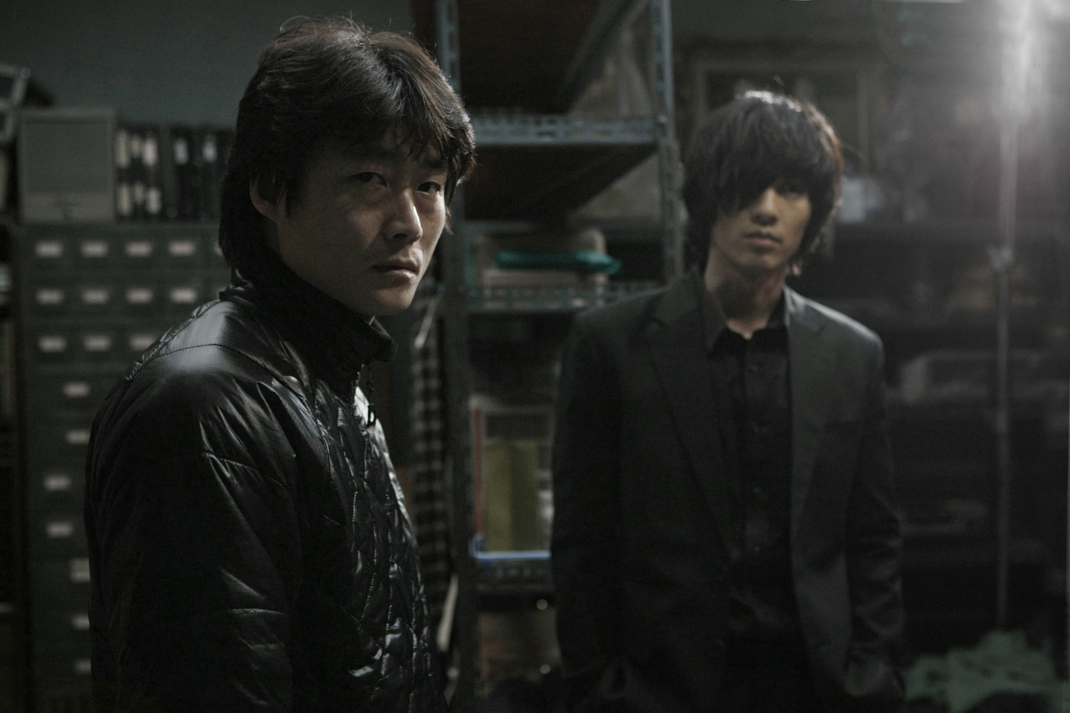 Still of JeongBeom LEE and Bin Won in 'The Man from nowhere'