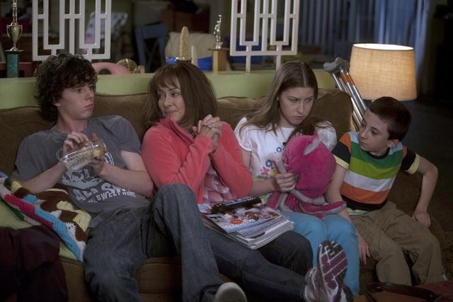 Still of Patricia Heaton, Eden Sher, Charlie McDermott and Atticus Shaffer in The Middle (2009)
