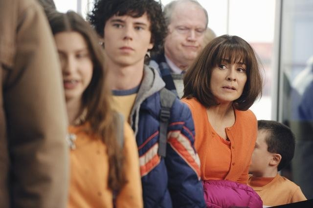 Still of Patricia Heaton, Eden Sher, Charlie McDermott and Atticus Shaffer in The Middle (2009)