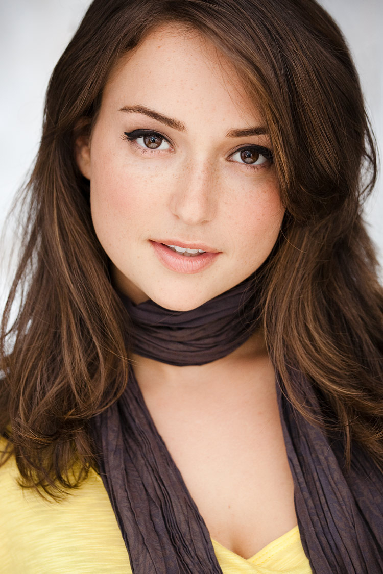 Milana Vayntrub