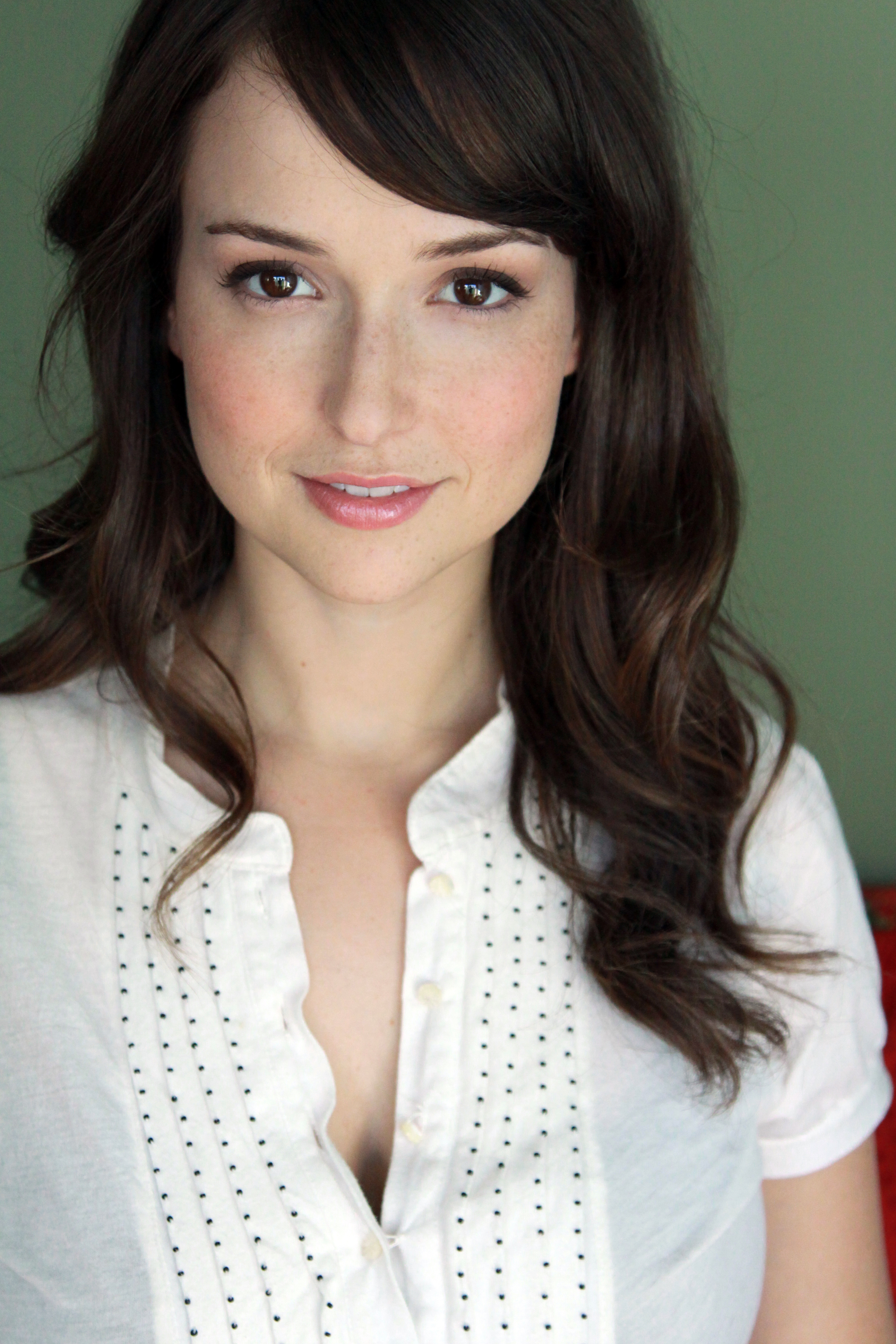 Milana Vayntrub