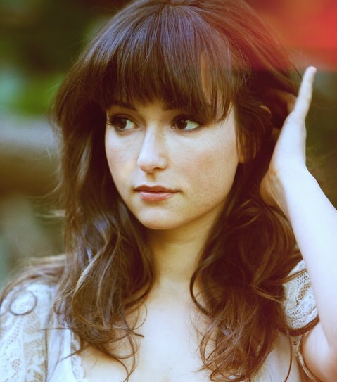 Milana Vayntrub