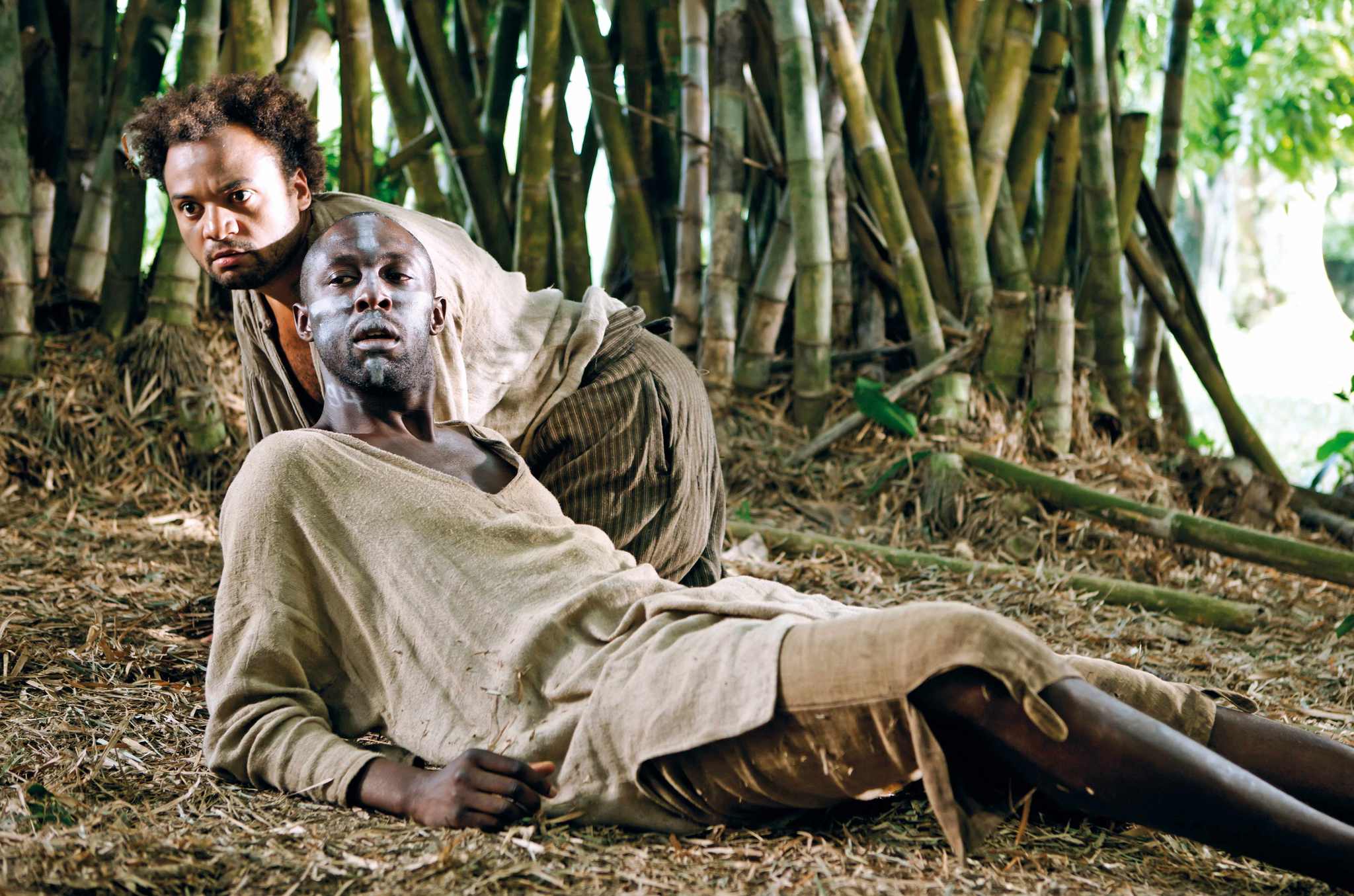 Still of Fabrice Eboué and Thomas N'Gijol in Case départ (2011)