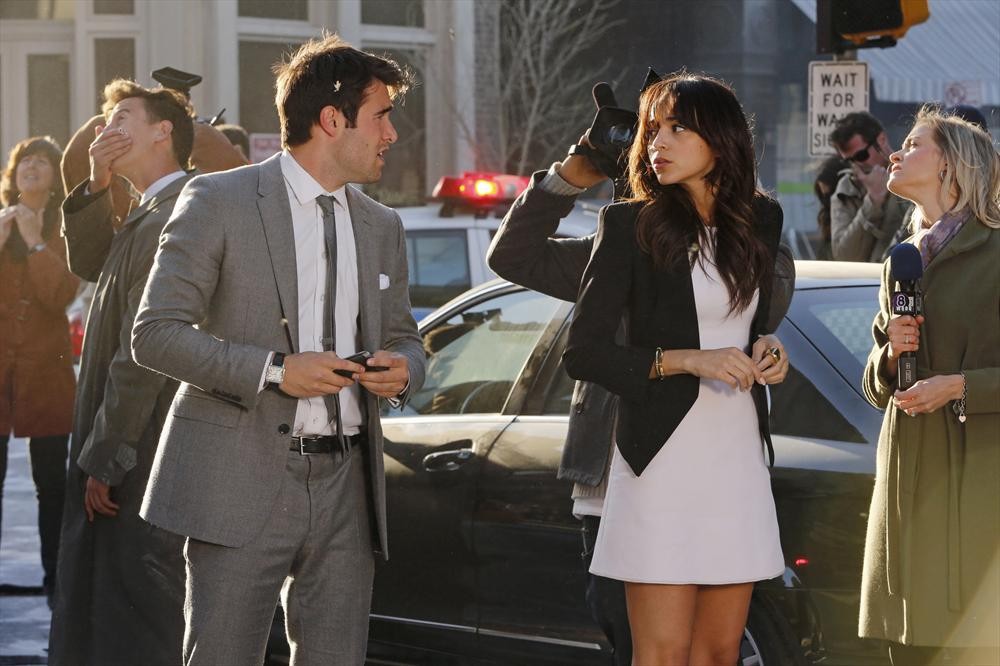 Still of Ashley Madekwe, Milby Barron and Josh Bowman in Kerstas (2011)