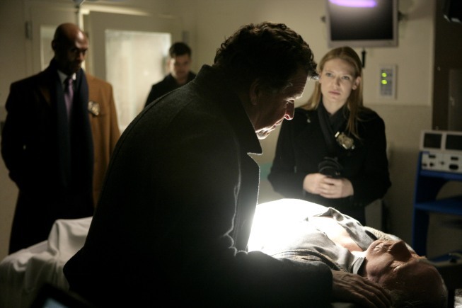 Still of John Noble, Lance Reddick and Anna Torv in Ties riba (2008)