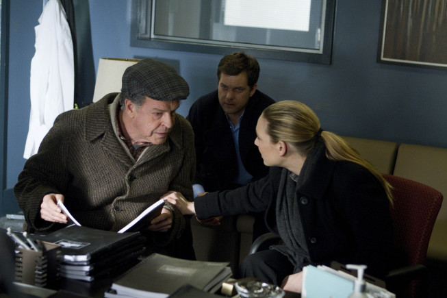 Still of Joshua Jackson, John Noble and Anna Torv in Ties riba (2008)