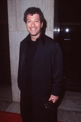Howie Mandel at event of From the Earth to the Moon (1998)