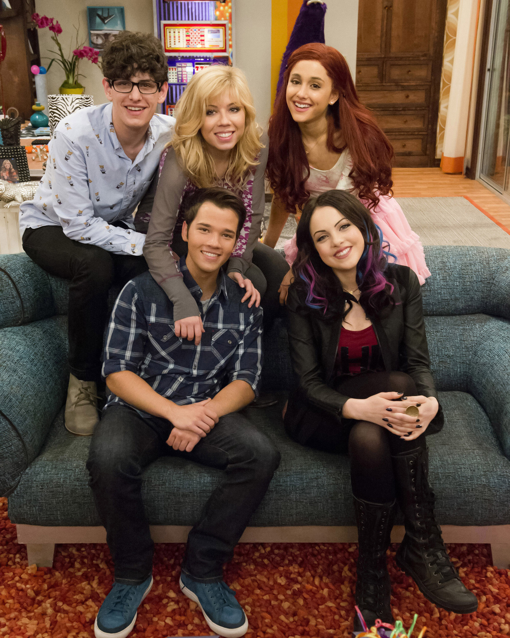 Still of Nathan Kress, Jennette McCurdy, Elizabeth Gillies, Matt Bennett and Ariana Grande in Sam & Cat (2013)