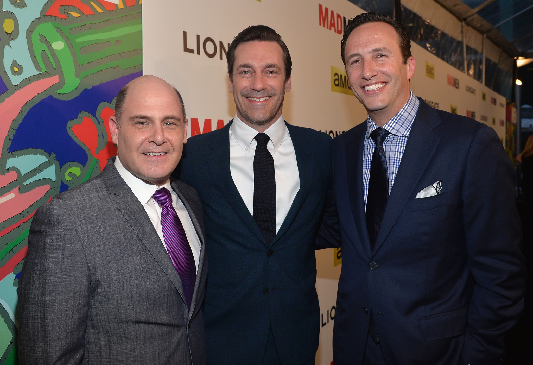 Jon Hamm, Matthew Weiner and Charlie Collier at event of MAD MEN. Reklamos vilkai (2007)