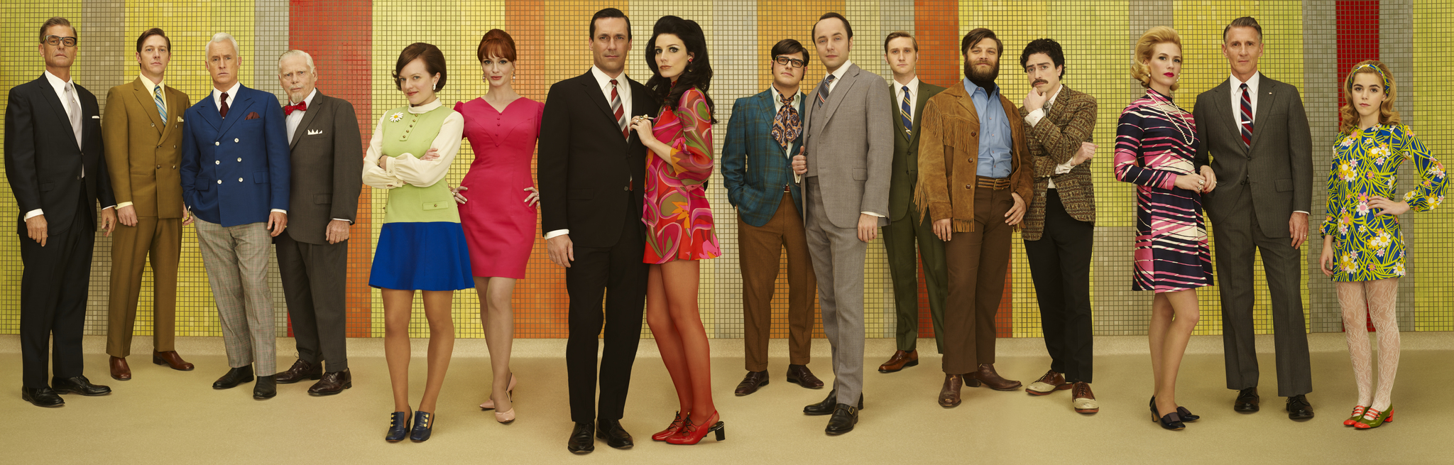 Still of Harry Hamlin, January Jones, Elisabeth Moss, Jay R. Ferguson, Jon Hamm, Christina Hendricks, Vincent Kartheiser, Jessica Paré, Kevin Rahm, John Slattery, Christopher Stanley, Ben Feldman, Rich Sommer, Aaron Staton, Kiernan Shipka and Richard Morse in MAD MEN. Reklamos vilkai (2007)