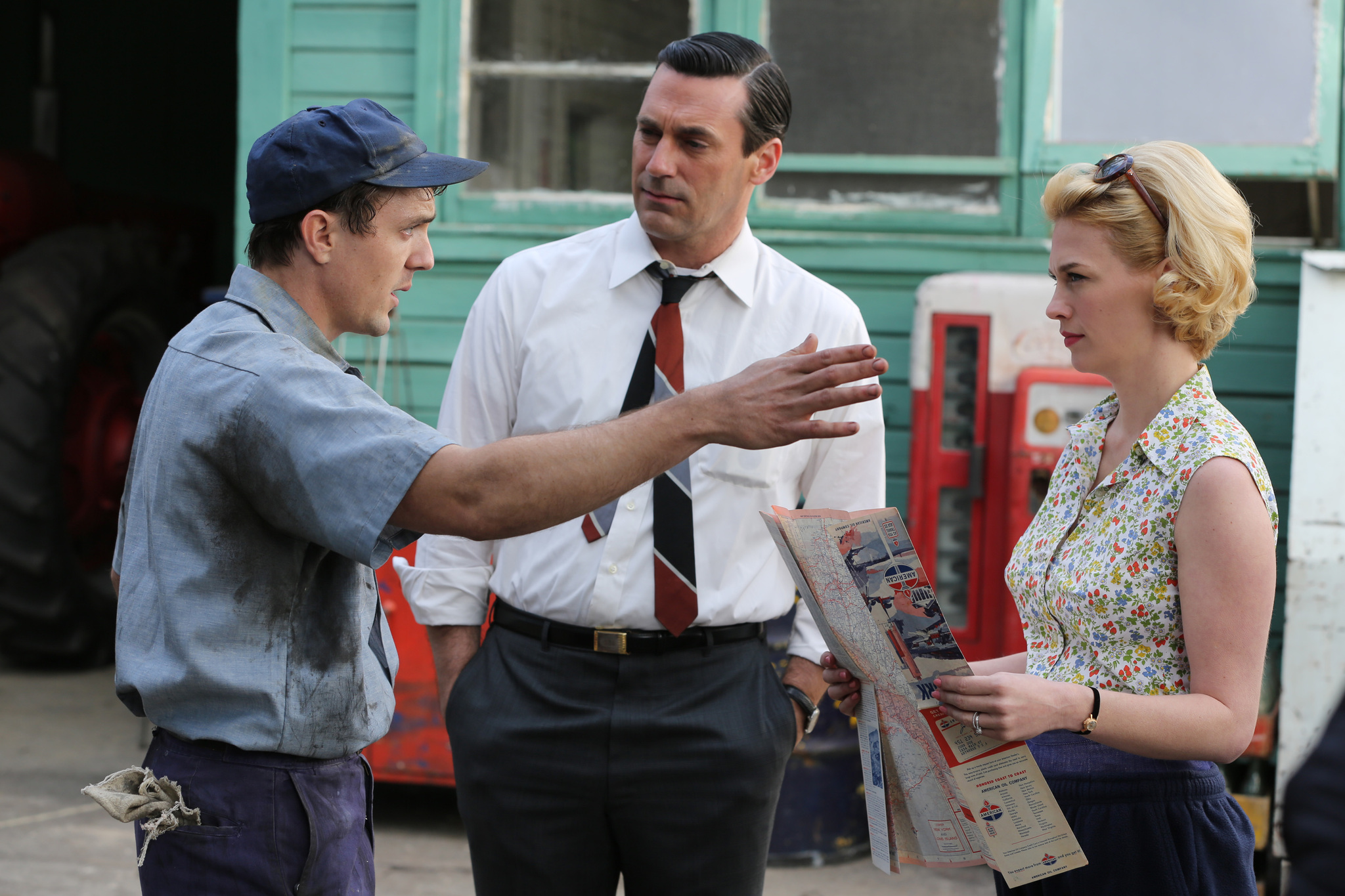 Still of January Jones, Jon Hamm and Luke Baybak in MAD MEN. Reklamos vilkai (2007)