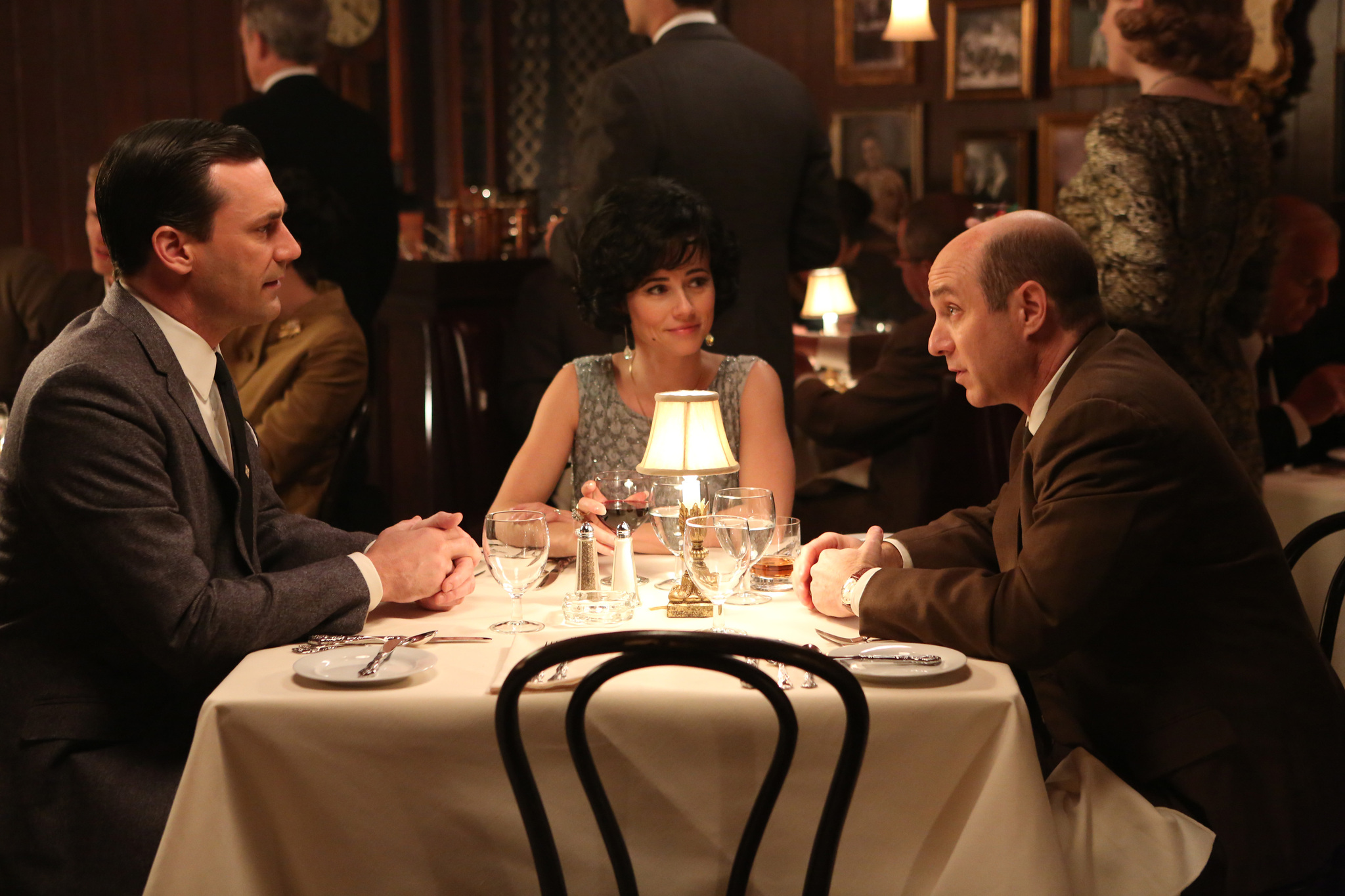 Still of Linda Cardellini, Jon Hamm and Brian Markinson in MAD MEN. Reklamos vilkai (2007)