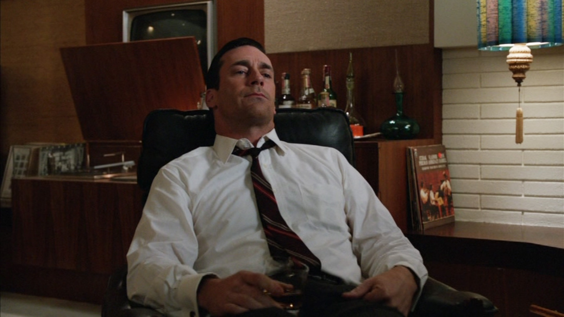 Still of Jon Hamm in MAD MEN. Reklamos vilkai (2007)