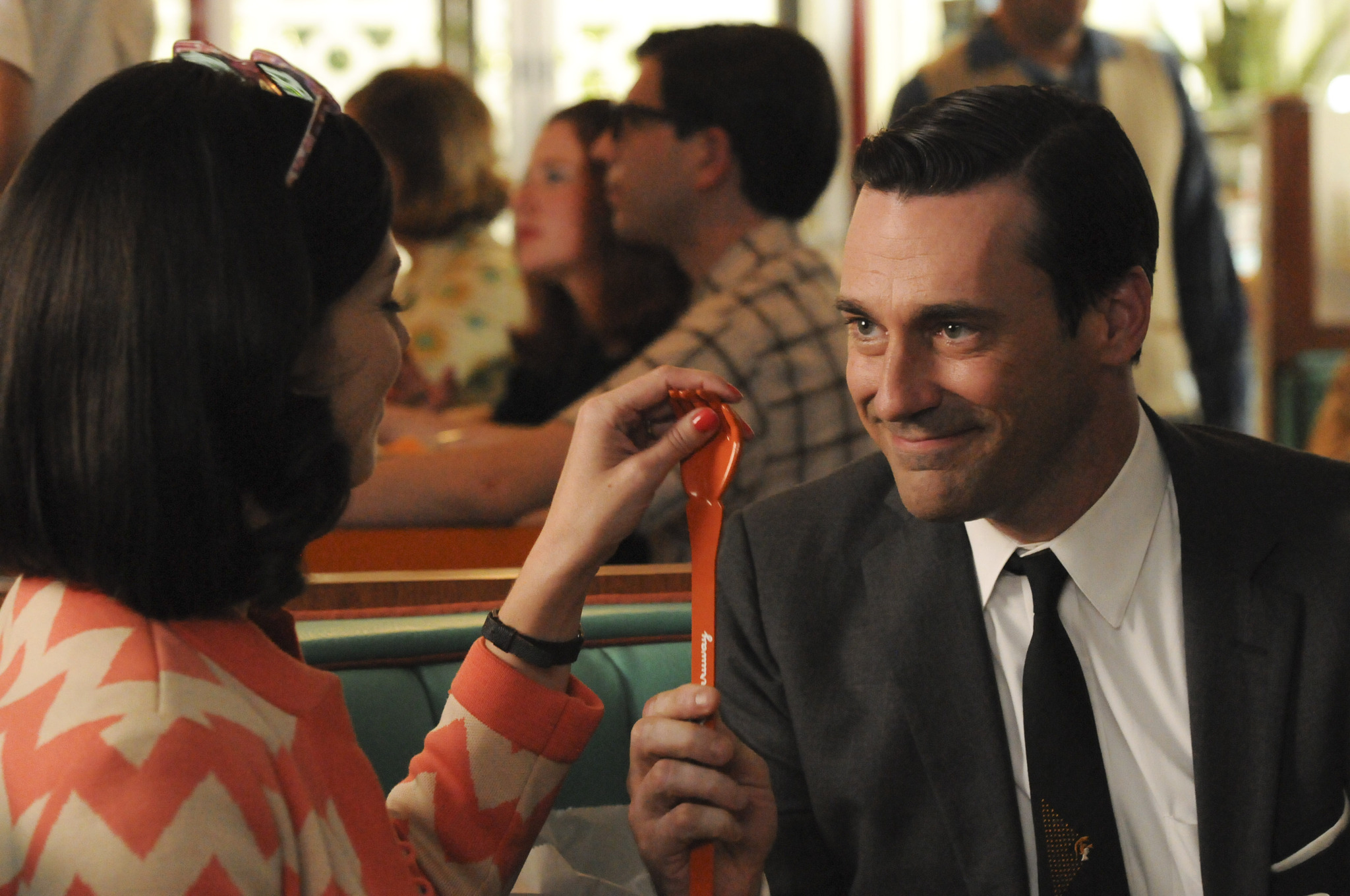 Still of Jon Hamm and Jessica Paré in MAD MEN. Reklamos vilkai (2007)