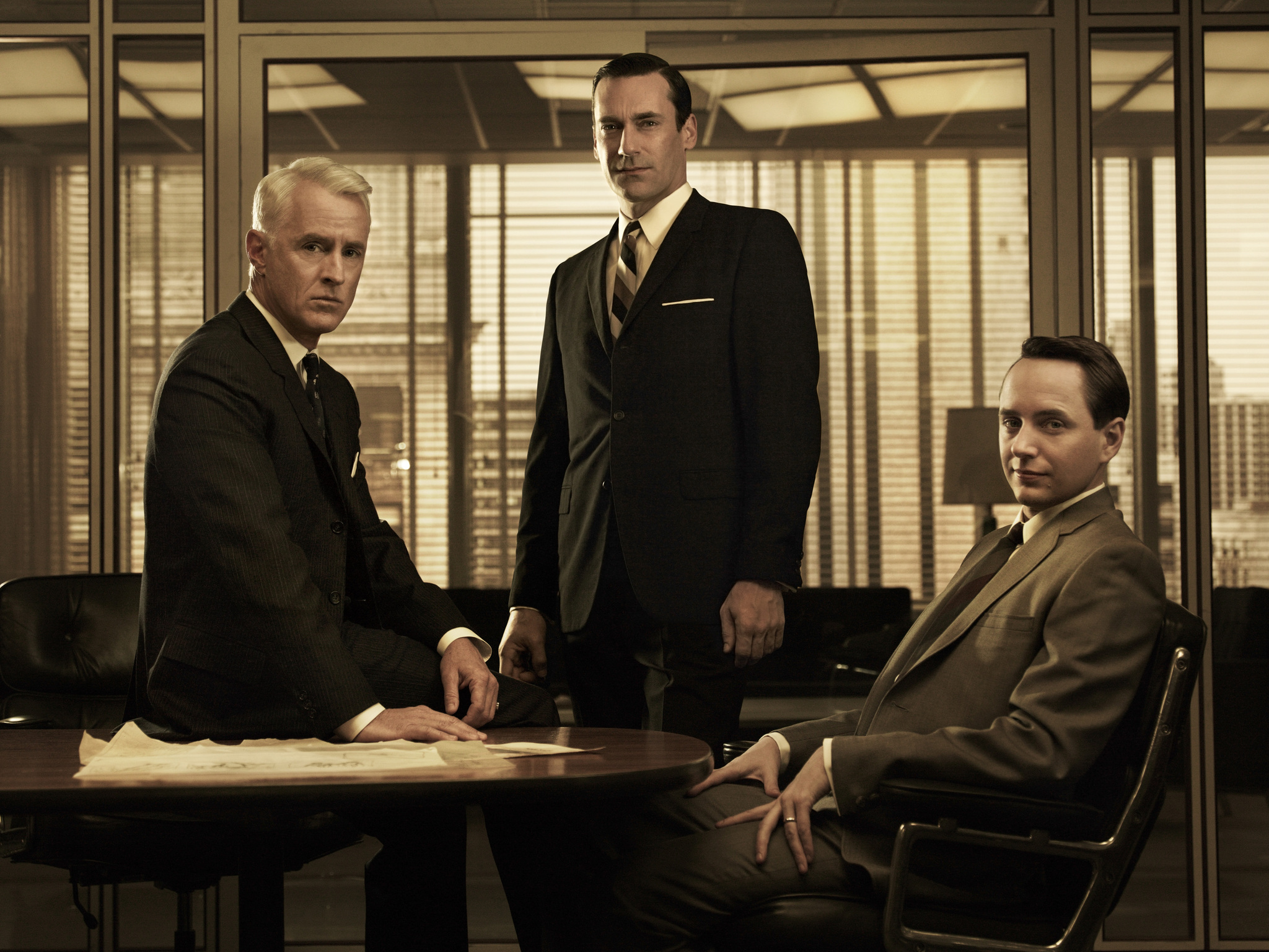 Still of Jon Hamm, Vincent Kartheiser and John Slattery in MAD MEN. Reklamos vilkai (2007)