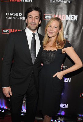 Jon Hamm and Jennifer Westfeldt at event of MAD MEN. Reklamos vilkai (2007)