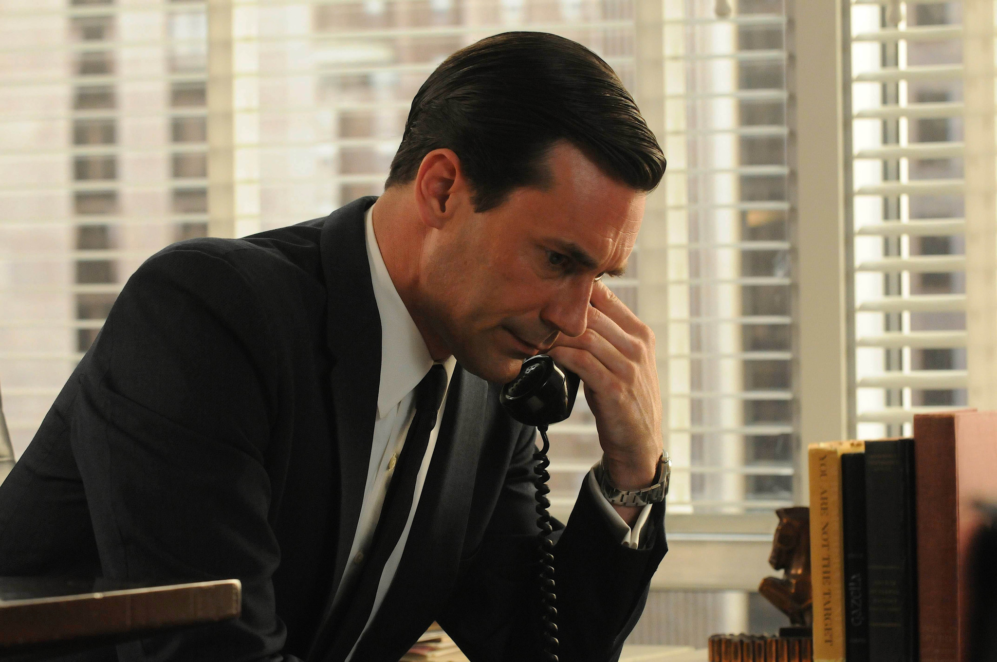 Still of Jon Hamm in MAD MEN. Reklamos vilkai (2007)