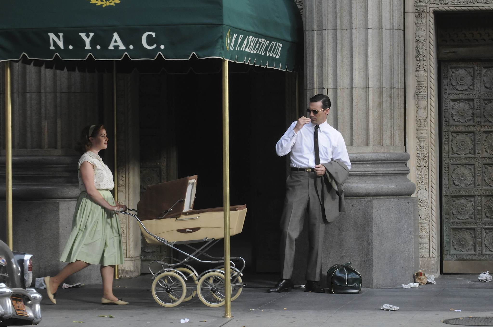 Still of Jon Hamm in MAD MEN. Reklamos vilkai (2007)