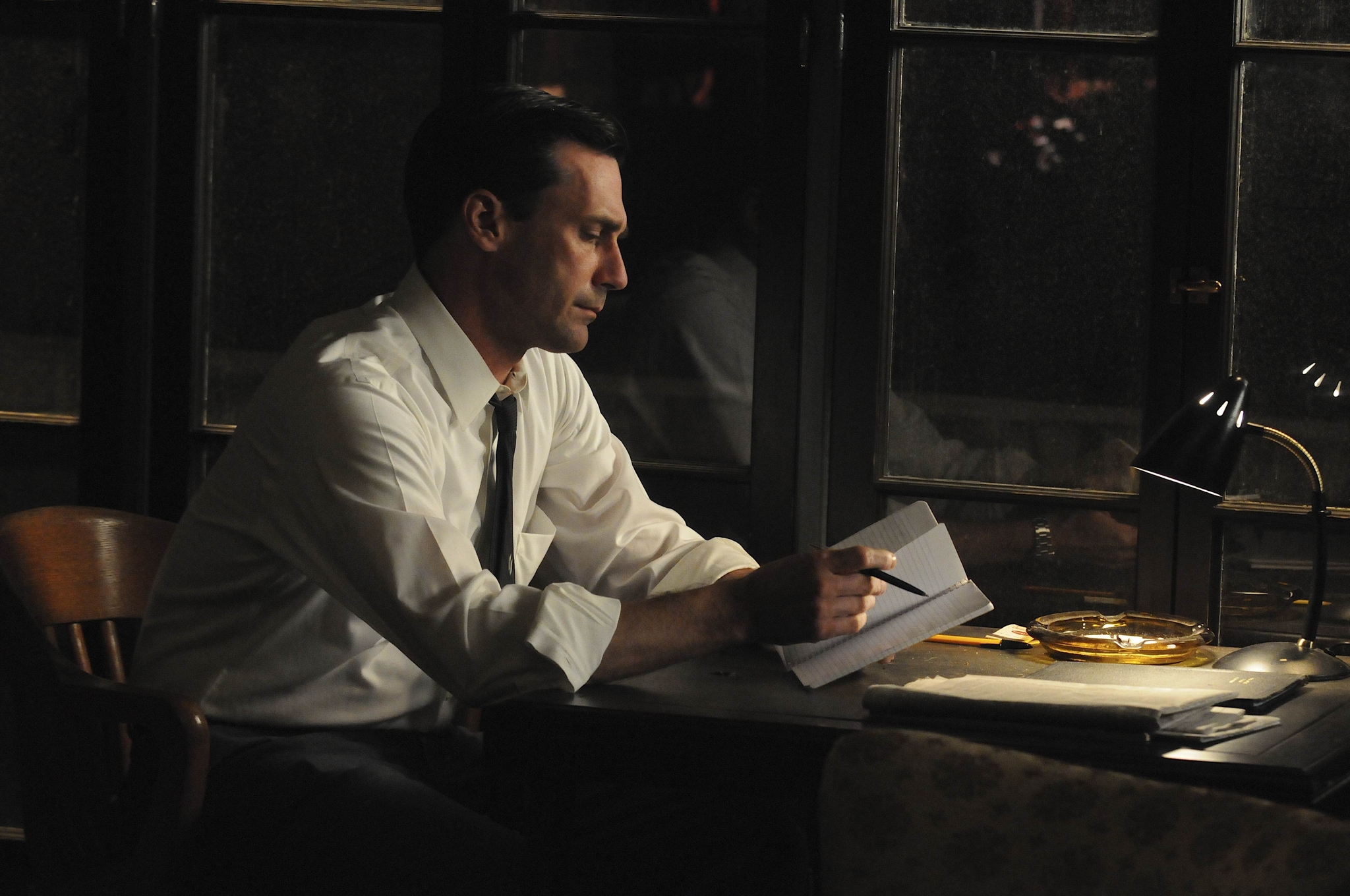 Still of Jon Hamm in MAD MEN. Reklamos vilkai (2007)