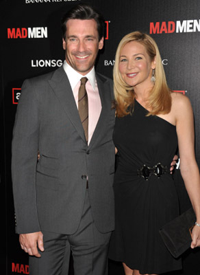 Jon Hamm and Jennifer Westfeldt at event of MAD MEN. Reklamos vilkai (2007)