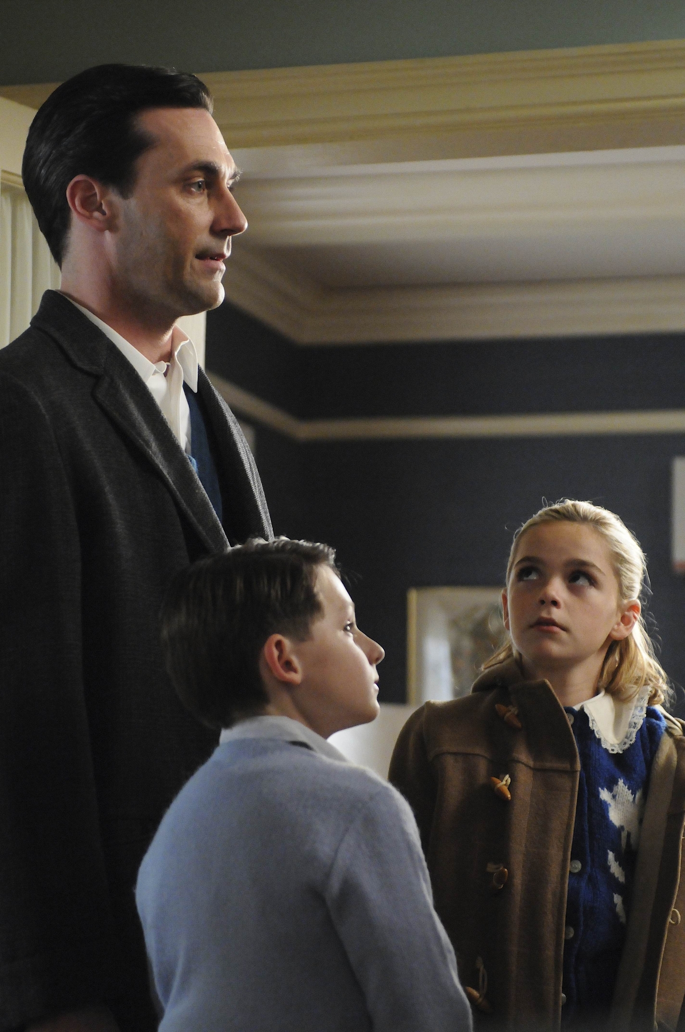 Still of Jon Hamm, Kiernan Shipka and Jared Gilmore in MAD MEN. Reklamos vilkai (2007)