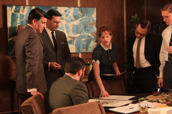 Still of Elisabeth Moss and Jon Hamm in MAD MEN. Reklamos vilkai (2007)