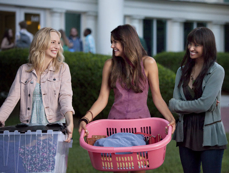 Still of Kat Graham, Candice King and Nina Dobrev in Vampyro dienorasciai (2009)