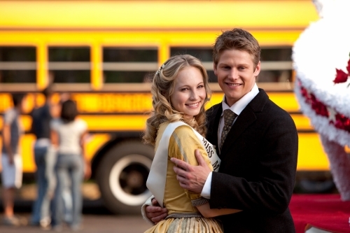 Still of Zach Roerig and Candice King in Vampyro dienorasciai (2009)