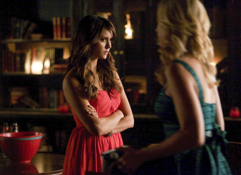 Still of Candice King and Nina Dobrev in Vampyro dienorasciai (2009)