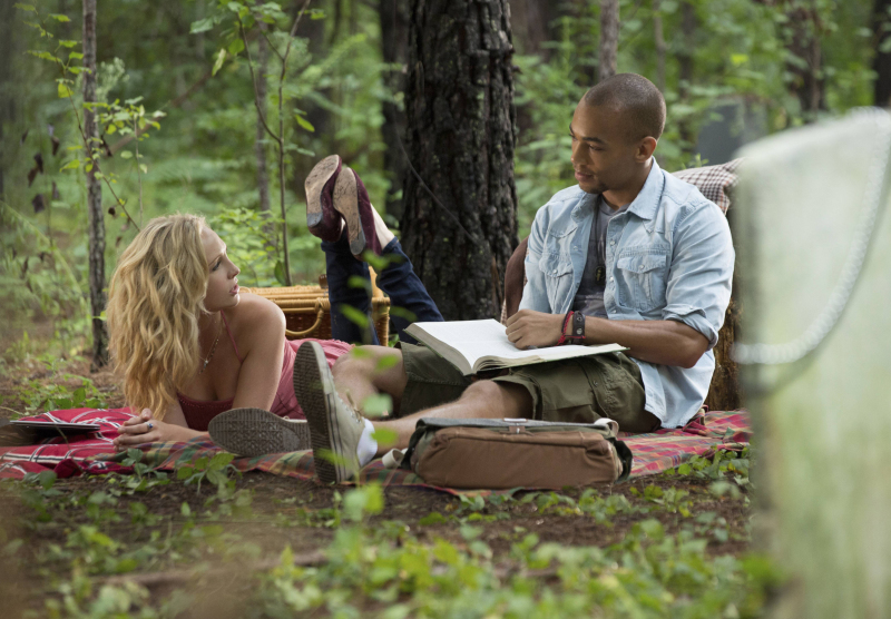 Still of Candice King and Kendrick Sampson in Vampyro dienorasciai (2009)