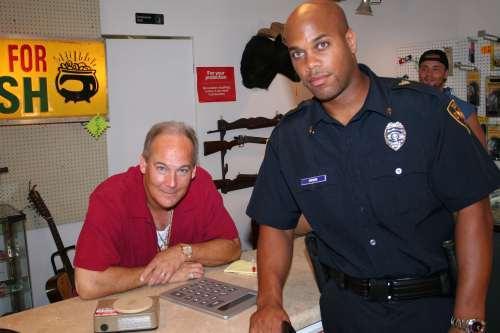 Brett Rice(Joe Medicci) & Kibwe Dorsey(Officer Yates) on the set of 