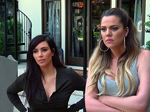 Still of Kim Kardashian West and Khloé Kardashian in Keeping Up with the Kardashians (2007)