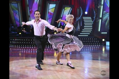 Still of Helio Castroneves and Julianne Hough in Dancing with the Stars (2005)