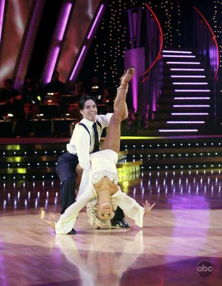 Still of Apolo Ohno and Julianne Hough in Dancing with the Stars (2005)