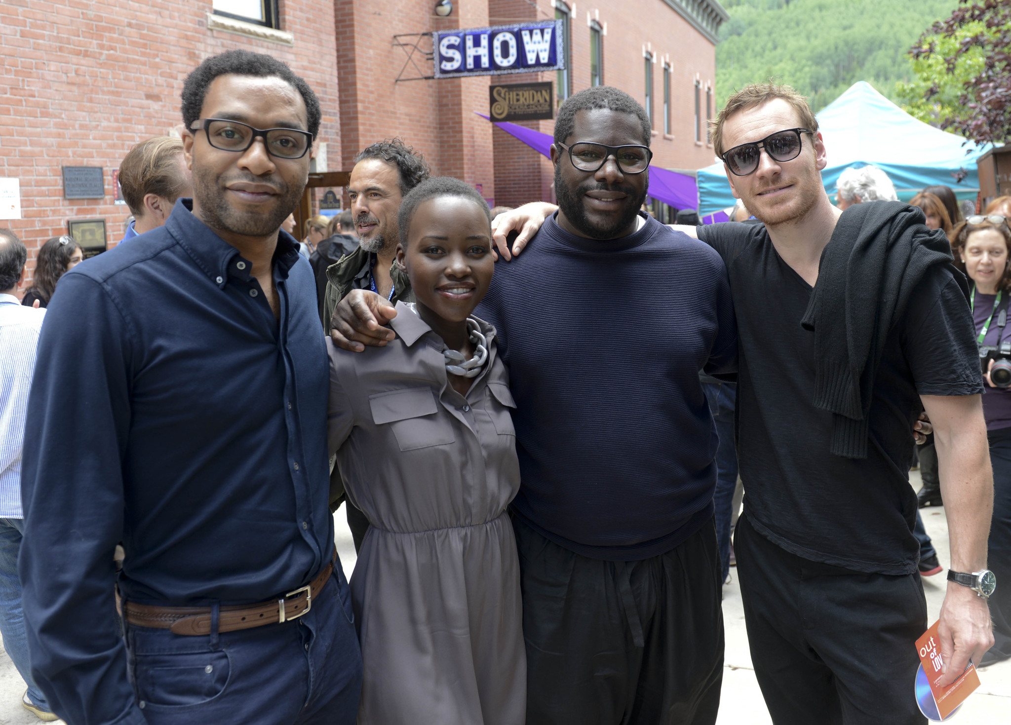 Chiwetel Ejiofor, Michael Fassbender, Lupita Nyong'o and Steve McQueen at event of 12 vergoves metu (2013)