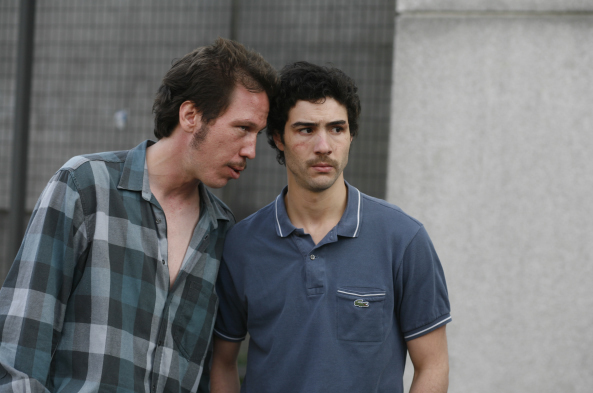 Still of Tahar Rahim and Reda Kateb in Pranasas (2009)