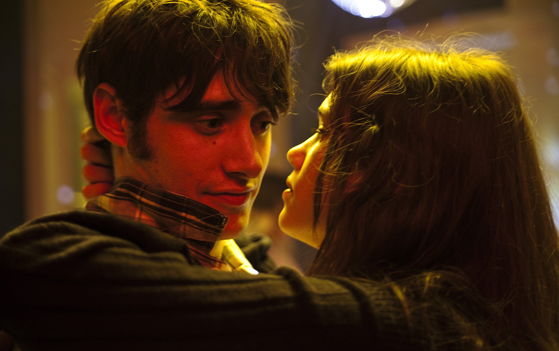 Llorenc Gonzalez as Bruno and Astrid Berges-Frisbey as Carla.