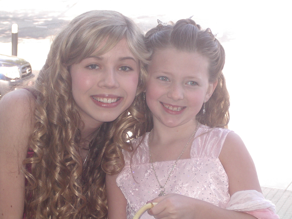 Chelsey Valentine and Jennette McCurdy at the 2008 Omni Awards Los Angeles Ca