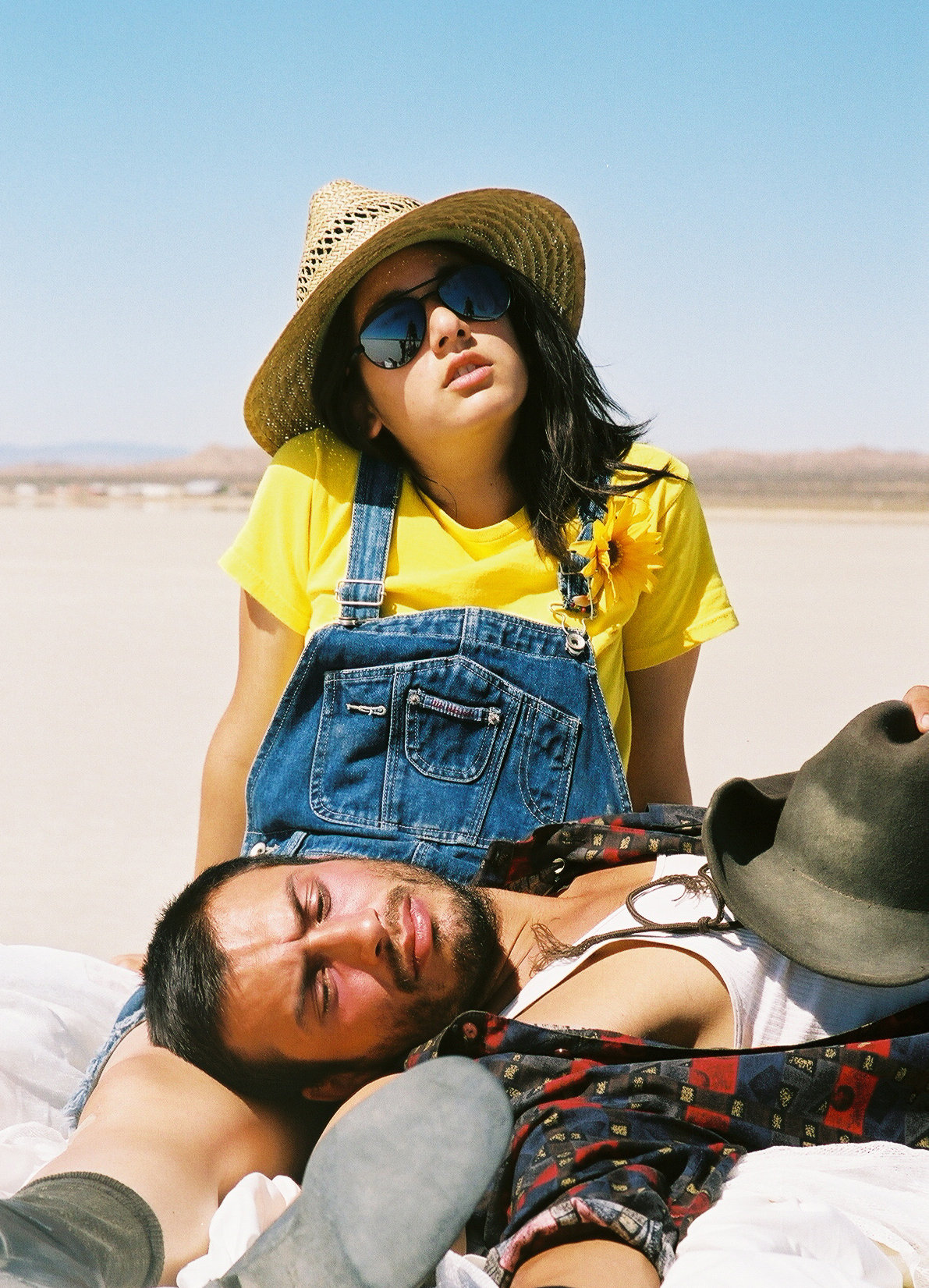Alex (Sarah Tadayon) and Brad (Tschetan Santana) in the Desert of Dry Lake Mirage, San Bernardino (CA).