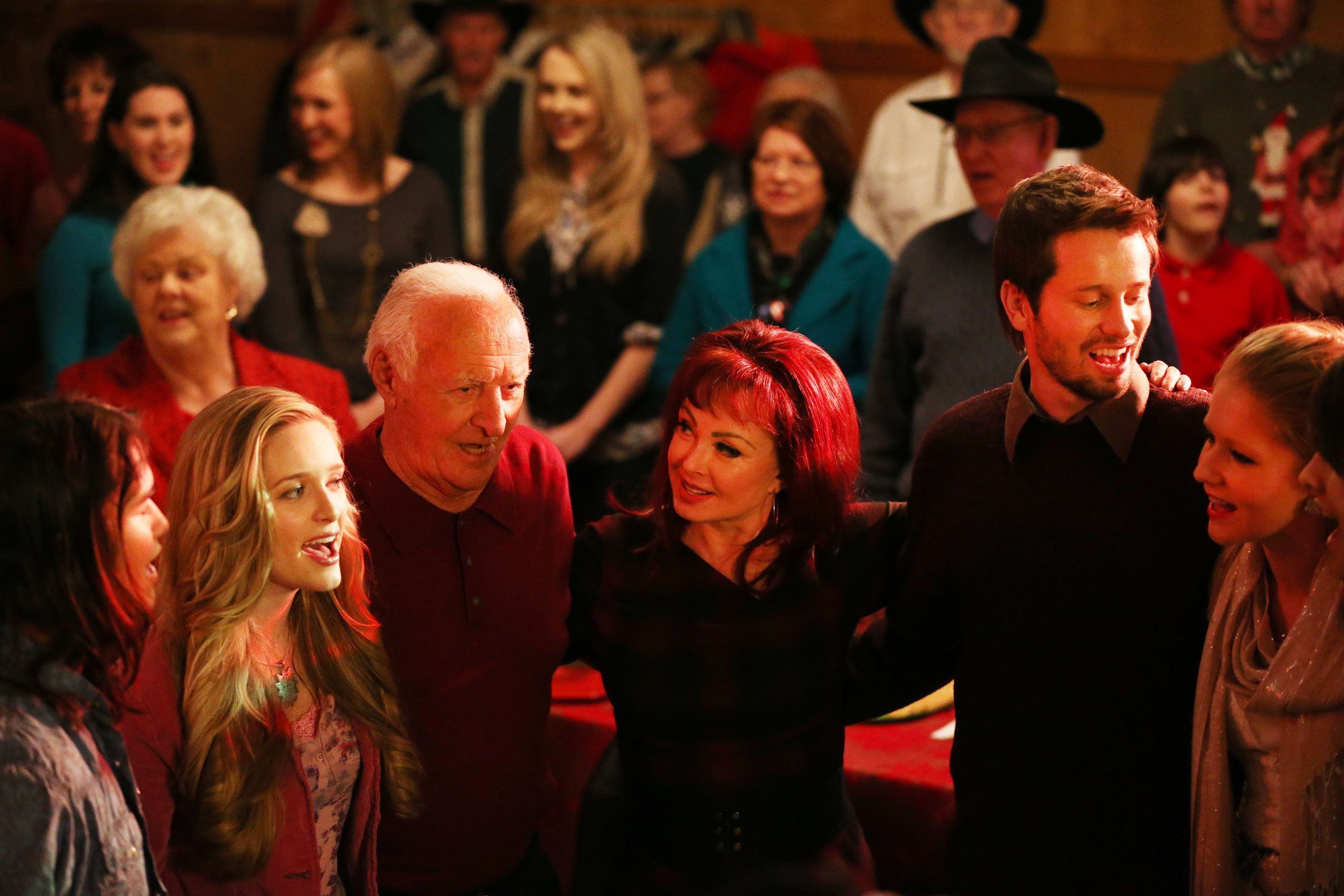 Still of Naomi Judd, Robert Loggia, Booboo Stewart, Charleene Closshey, Greer Grammer and Tyler Ritter in An Evergreen Christmas (2014)