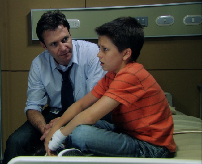 Still of Chris Vance and Billy Unger in Mental (2009)