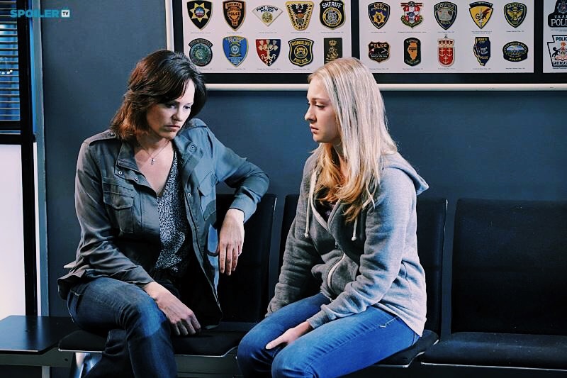 CSI - Dead Woods - Episode 15.12 Jorja Fox (Sara Sidle) and Ashlee Fuss (Abby Fisher)