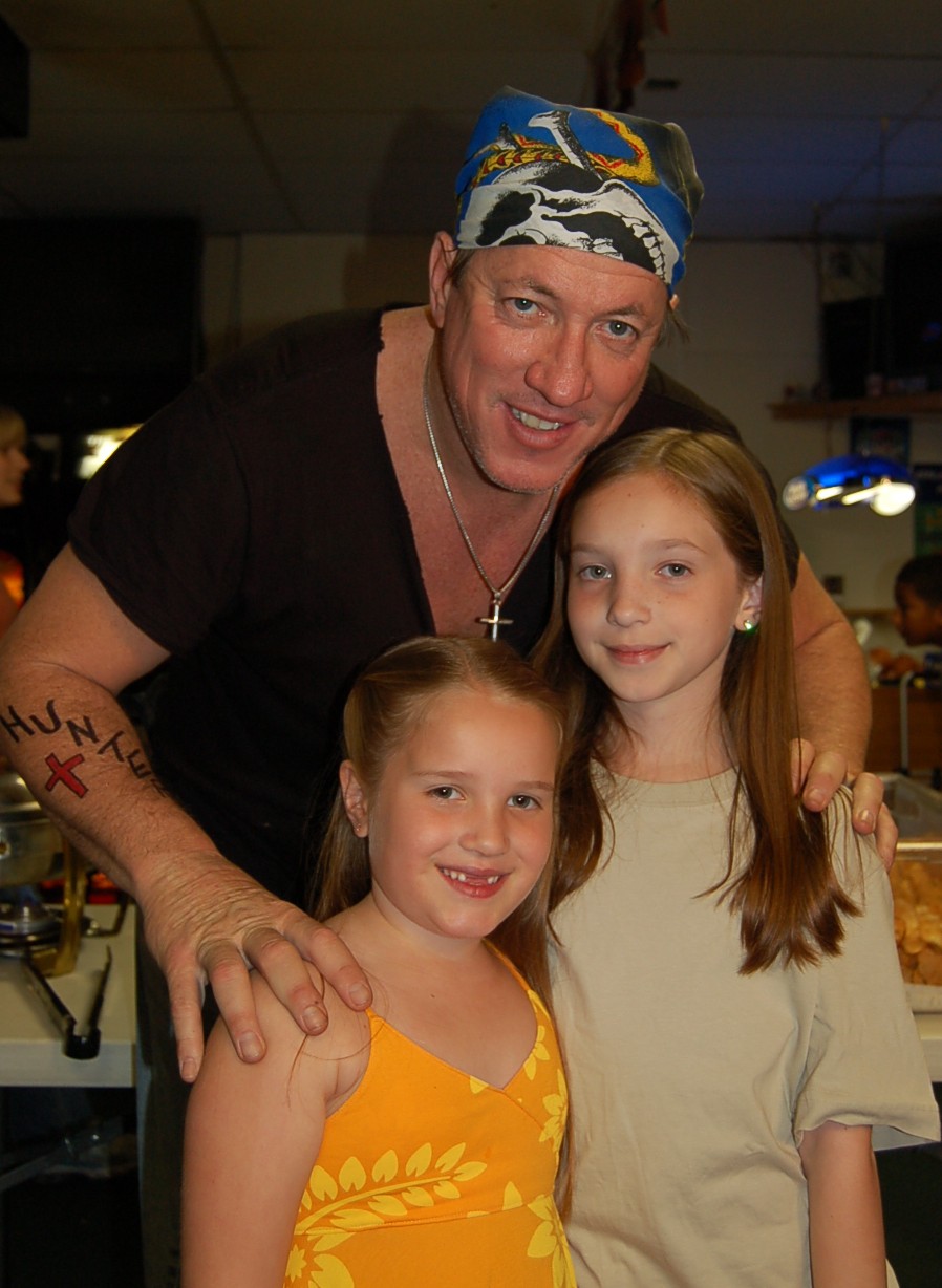 NFL Hall of Fame Quarterback Jim Kelly, Skylar Ward and Brianna Ward... on the set of The Adventure Scouts (2007)