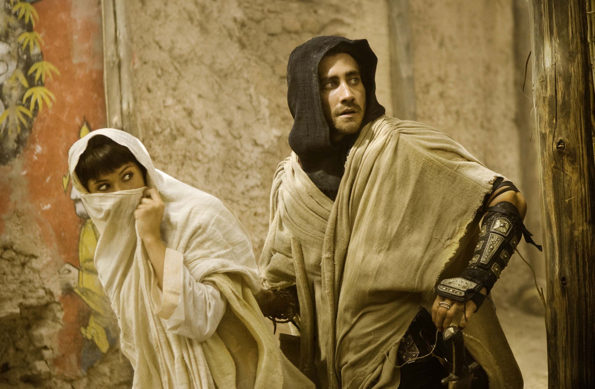 Still of Jake Gyllenhaal and Gemma Arterton in Persijos princas: laiko smiltys (2010)